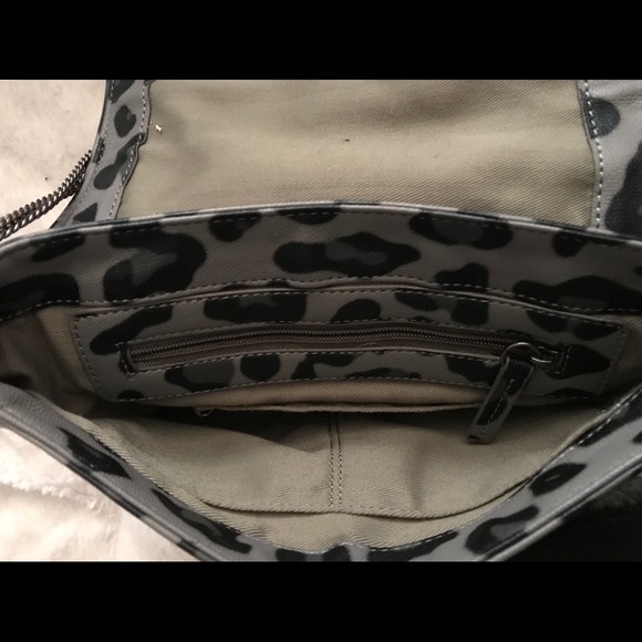 R&Em leather purse. Leopard & chain handle detail. - Picture 2 of 4